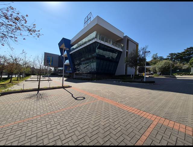 3,438M² OFFICE TO LET IN WAVERLEY